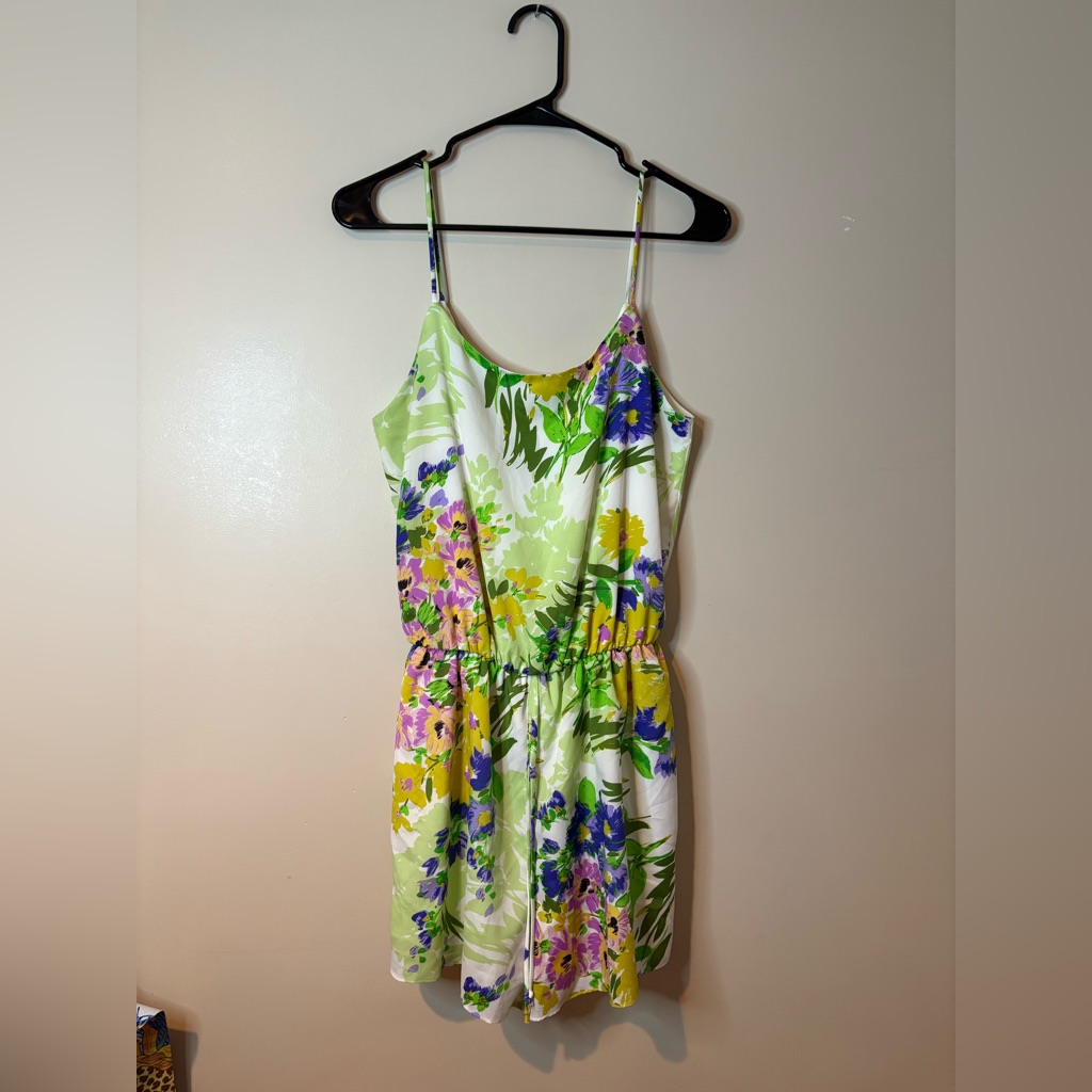 Everly Cream Floral Print V-Back Romper Nwot